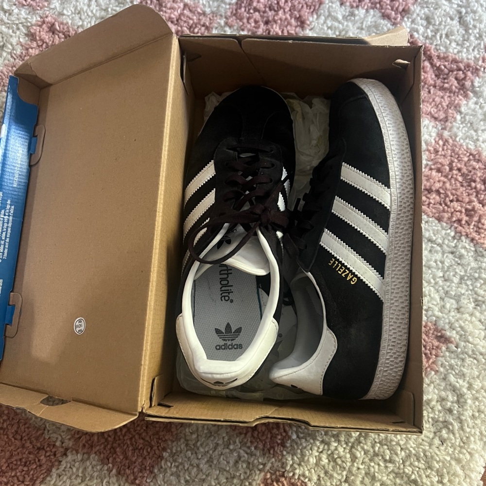 Adidas Gazelle (Kids 7 - Fits Women’s 9!!!)